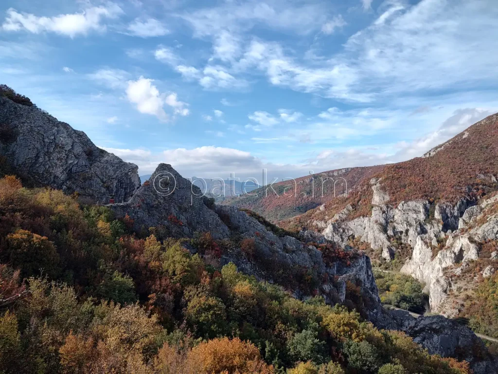 Гледка по маршрута на екопътека Просечен камик