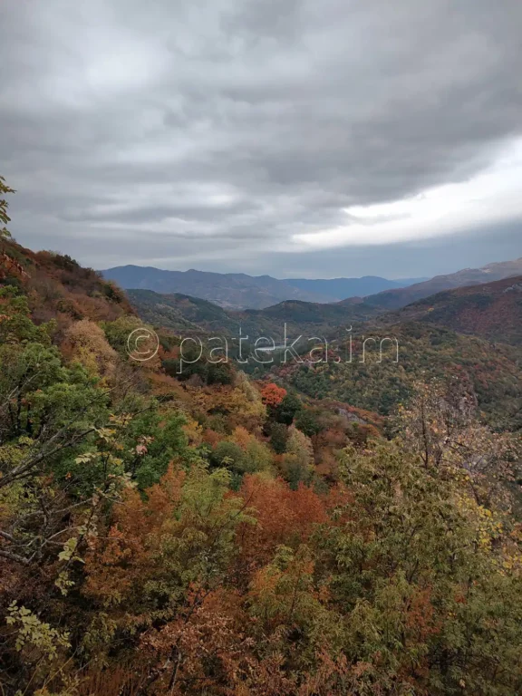 Есенна панорама към Искърското дефиле