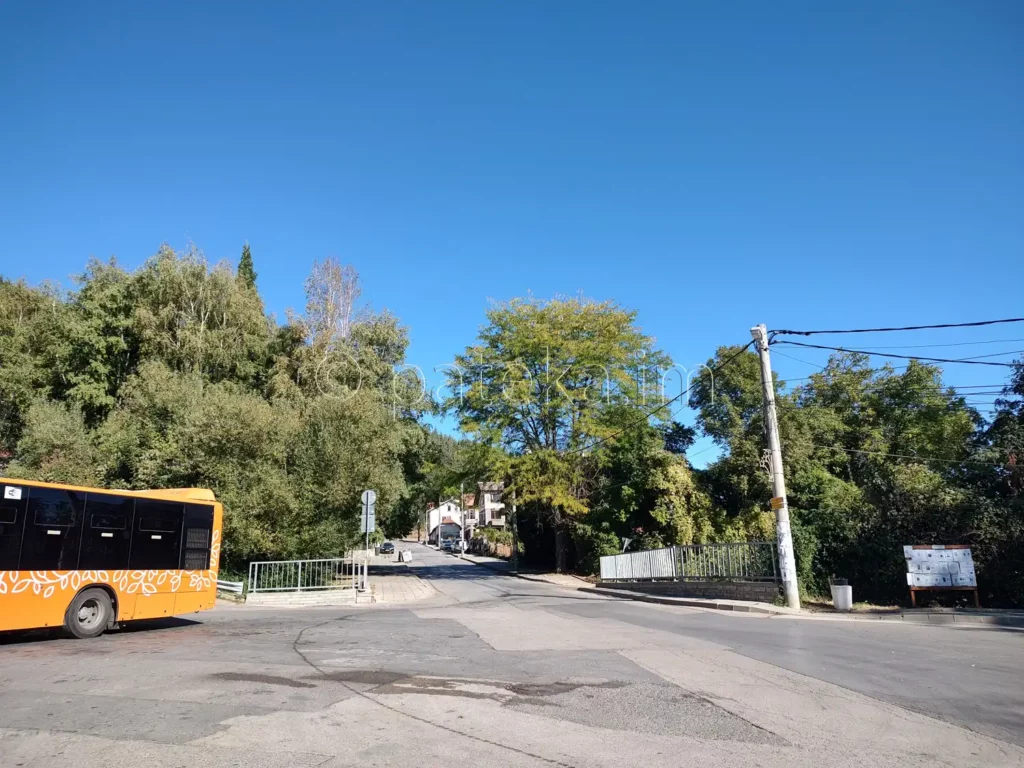 Спирка Кметство Железница в центъра на селото